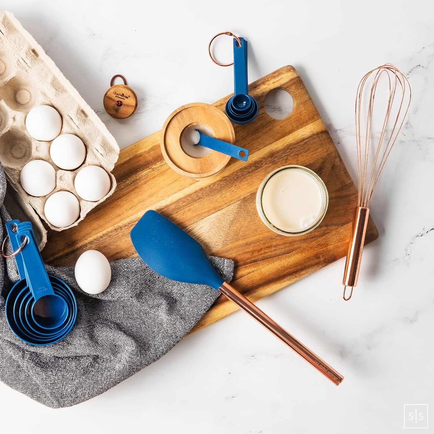 17-Piece Copper and Blue Silicone Cooking Utensils Set with Copper Holder and Measuring Cups and Spoons