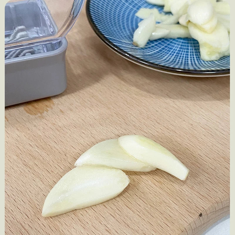 Manual Garlic Press and Grater - Kitchen Tool for Efficient Garlic Peeling and Grinding